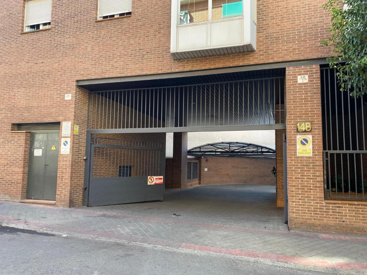 Apartamento En Madrid Rio Con Parking Gratuito Bagian luar foto